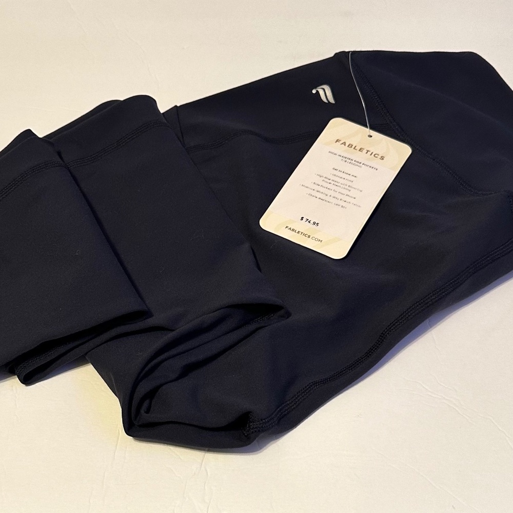Fabletics High-Waisted with Pockets 7/8 Leggings